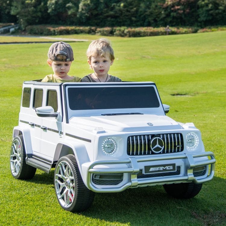 24V 4×4 Mercedes Benz G63 AMG 2 Seater Ride On Car - FAO Schwarz