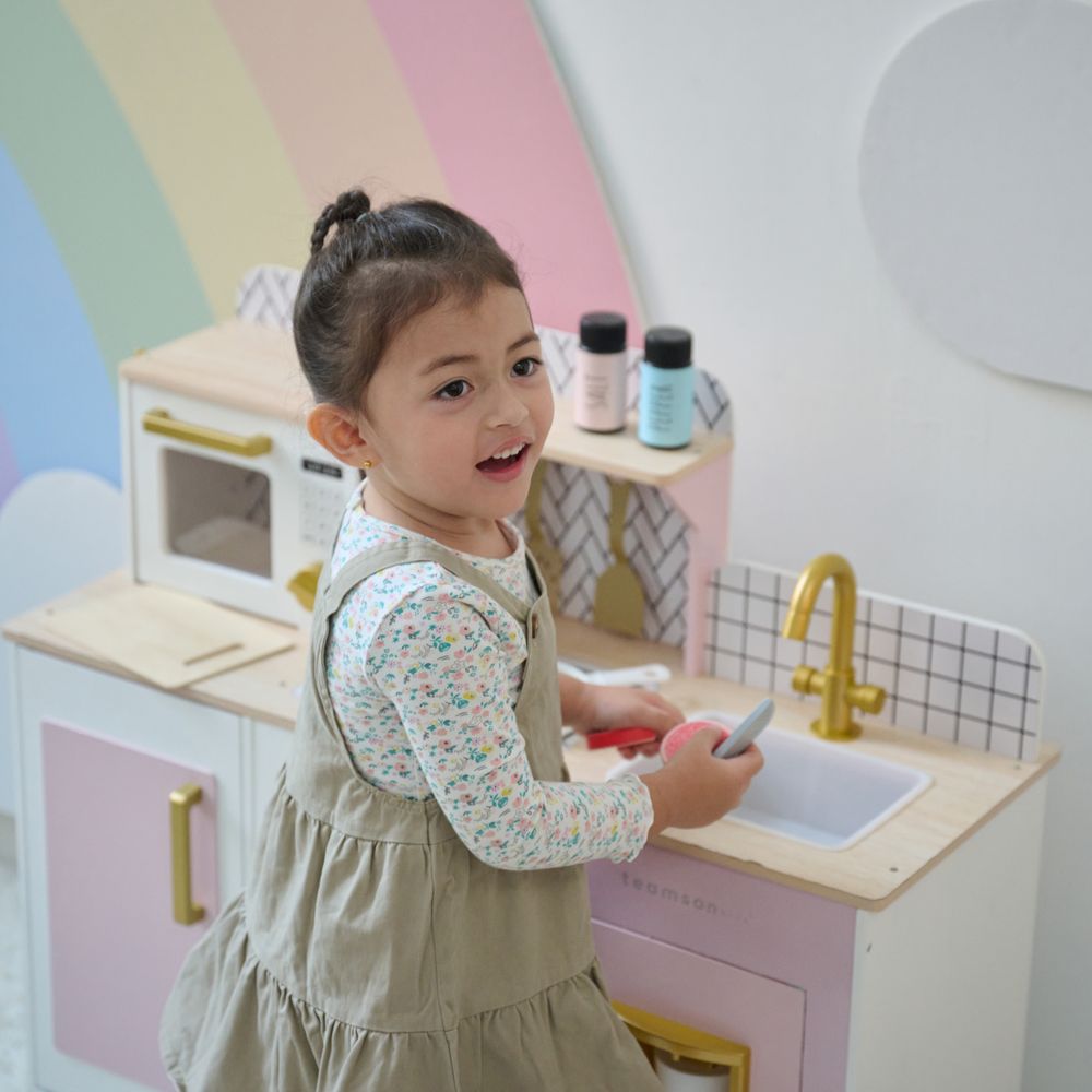 Little Chef Hampton Wooden Play Kitchen with Ice Dispenser & Sink - FAO Schwarz