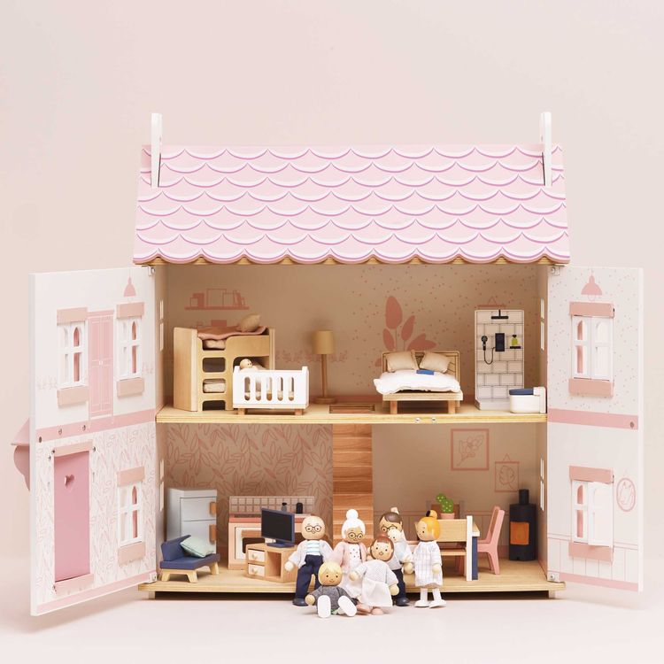 7 Piece Dollhouse Family Wooden Dolls - FAO Schwarz