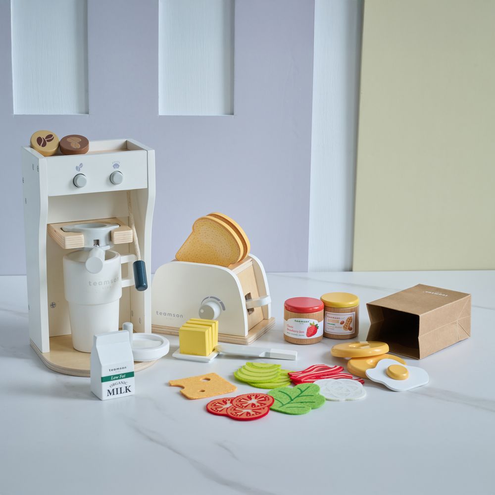 Little Chef Santa Barbara Wooden Healthy Breakfast to Go - FAO Schwarz