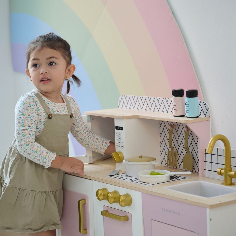 Little Chef Hampton Wooden Play Kitchen with Ice Dispenser & Sink - FAO Schwarz