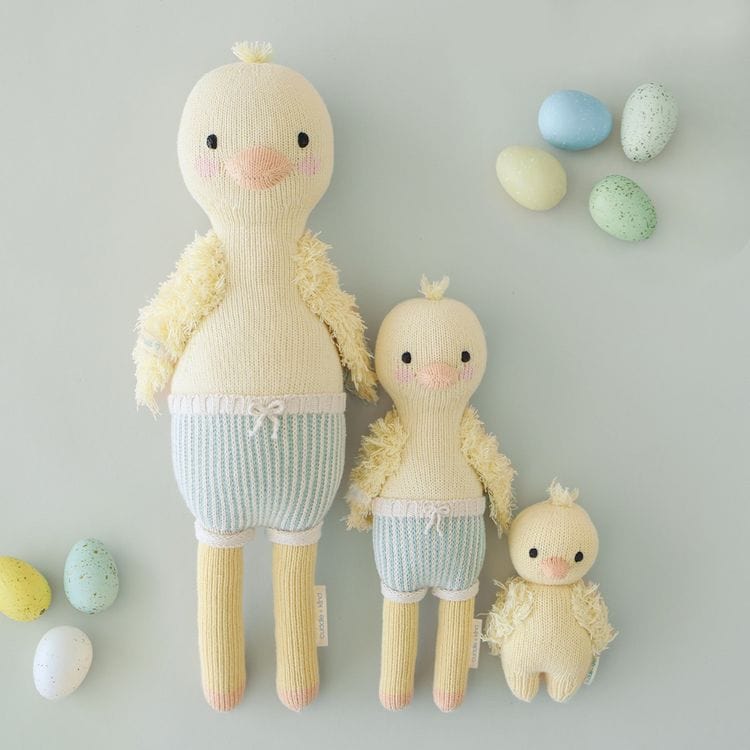 Regular 20″ Finley the Duckling Hand-Knit Doll - FAO Schwarz