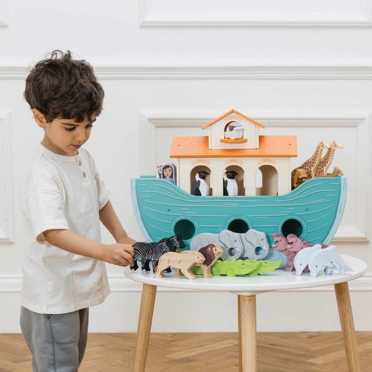 Noah’s Great Wooden Ark & Animals – 23 Pieces - FAO Schwarz