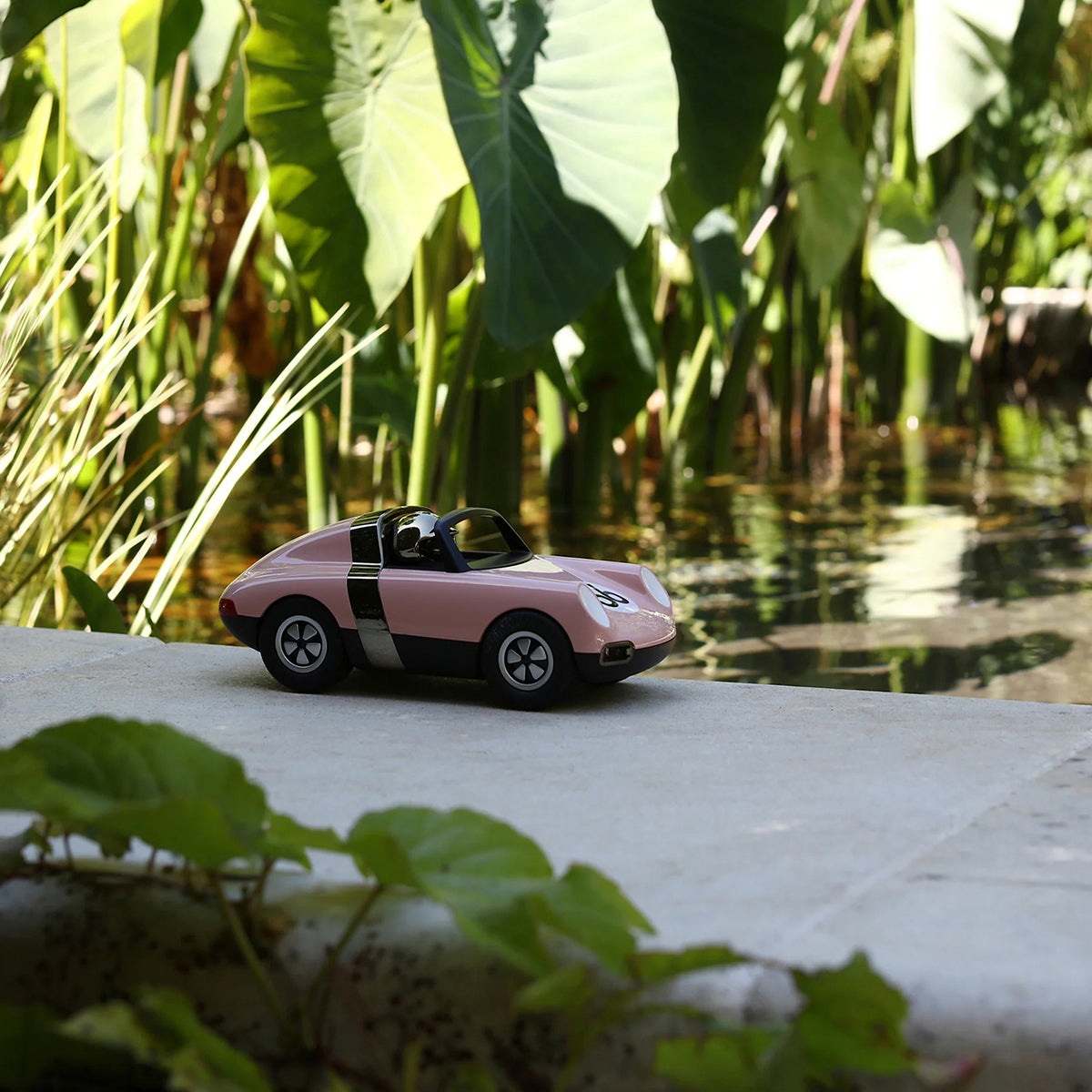 Luft Toy Car – Pop Pink - FAO Schwarz