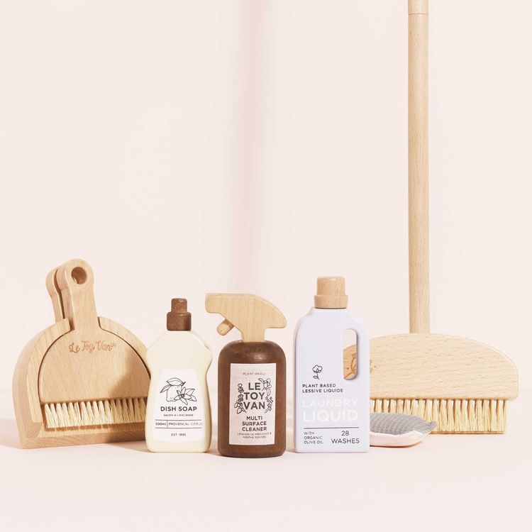 7 Piece Eco-friendly Wooden Cleaning Set - FAO Schwarz